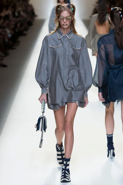 Look 3